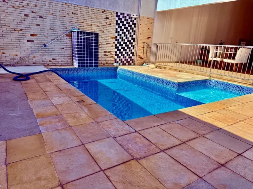 Casa ampla de esquina com 638m² de lote - Imagem 1