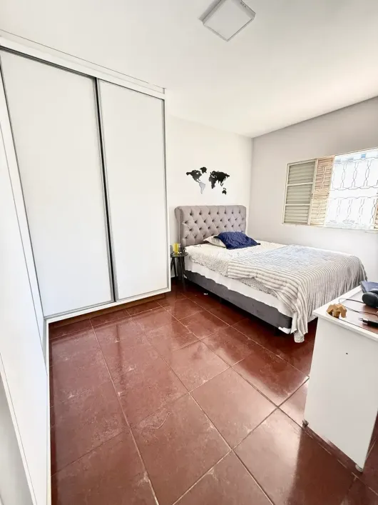 Casa ampla de esquina com 638m² de lote - Imagem 5